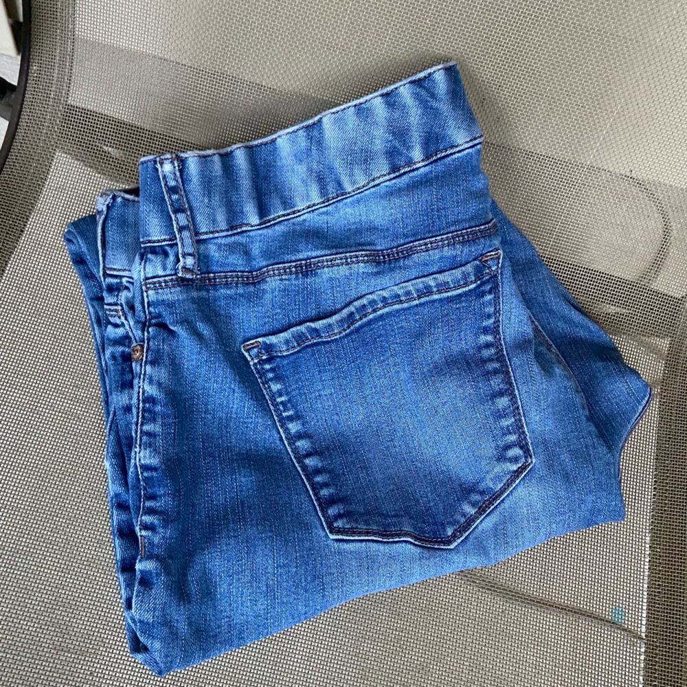 Used G.V. Sz-14/P Medium Wash Blue Denim Stretch Jeans- Some Natural Distressing